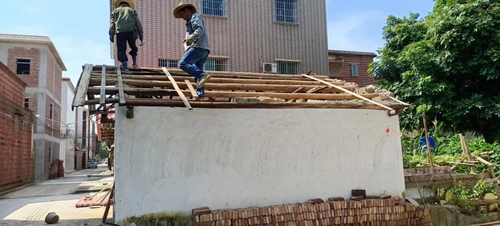 区住建局对沙溪新屋村老人房屋进行修缮加固.png